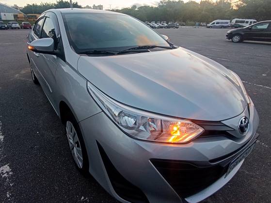TOYOTA YARIS 1.5 16V FLEX SEDAN XL LIVE MULTIDRIVE